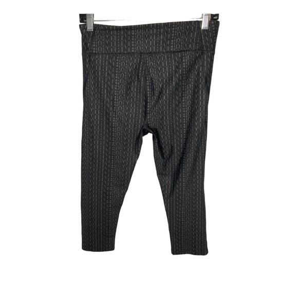 EUC. Under Armour|| Compression Heat Gear Athletic Capri Workout Pants - Picture 2 of 4